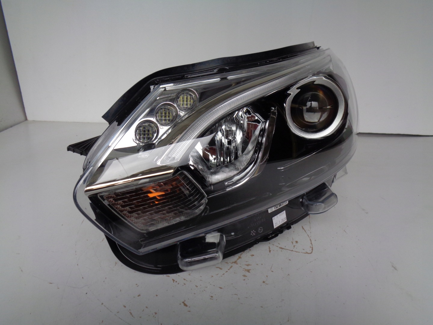 light left REFLEKTOR TOYOTA PROACE 16- XENON