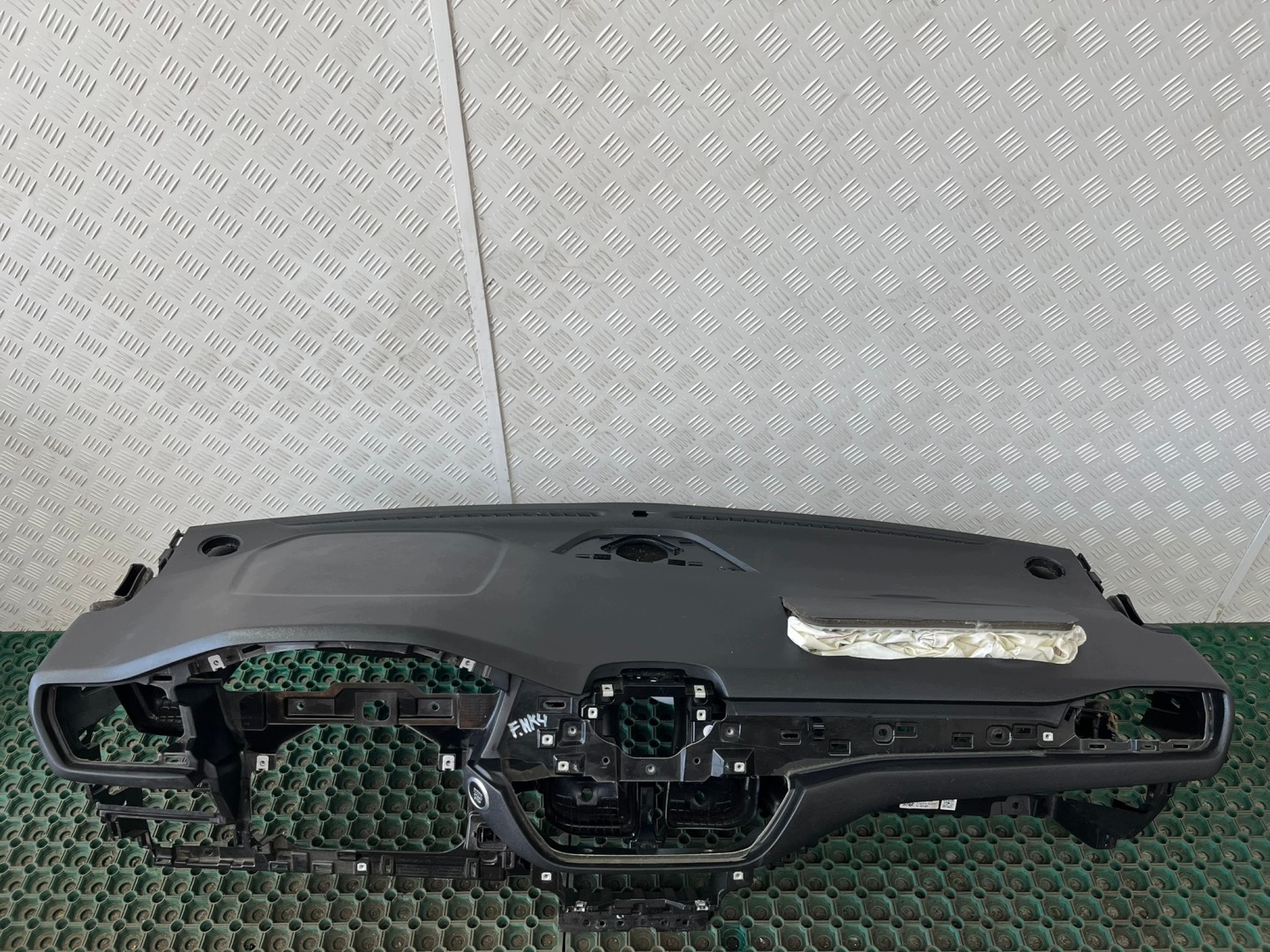 FORD FOCUS MK4 18-24 dashboard console WYSTRZELONA without HEAD UP below START/STOP