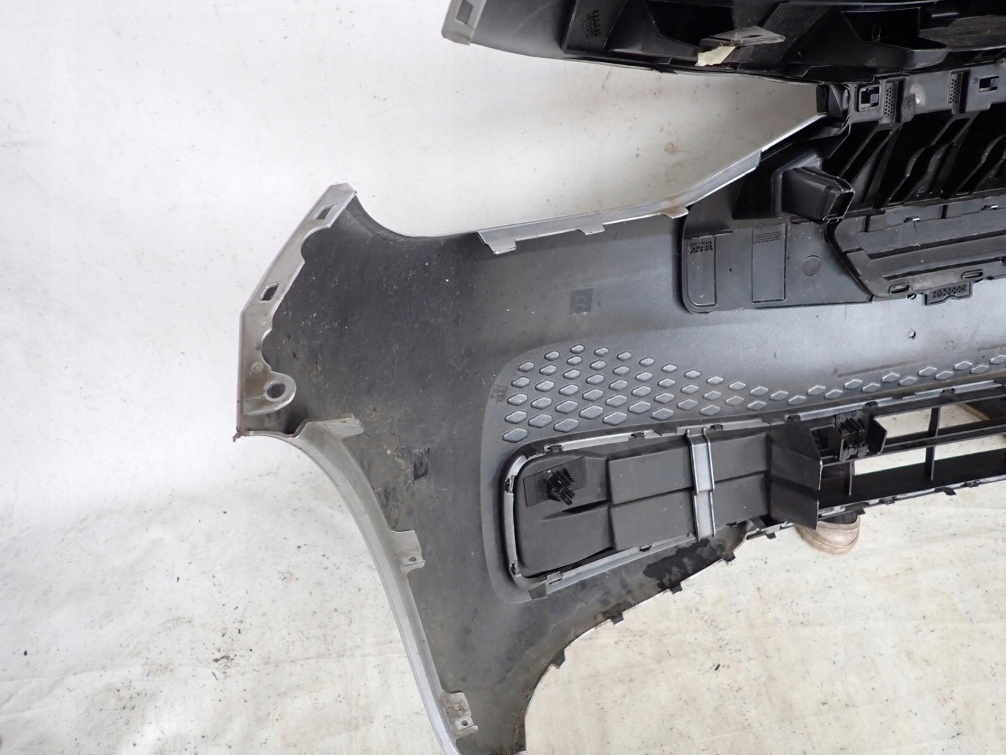 VW ID 3 ID.3 19-23 bumper front front LEDY PDC 10A807221