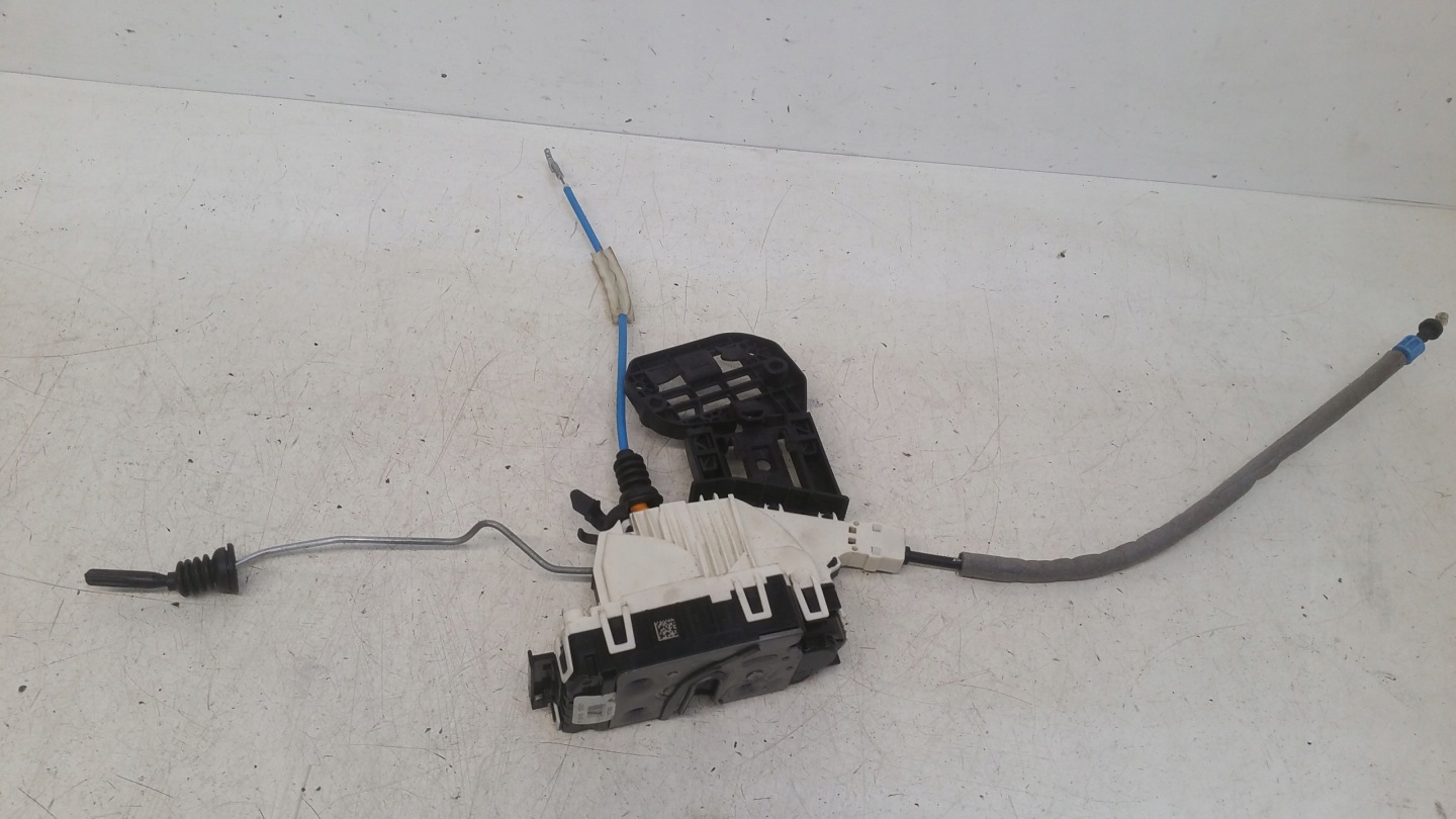 lock right front 0997202201 Mercedes C117 CLA