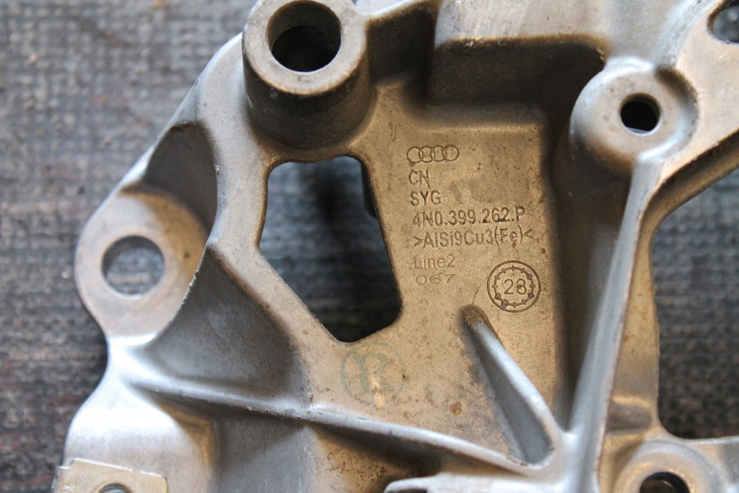 3971. Supporto cambio ingranaggi AUDI 4N0399262P