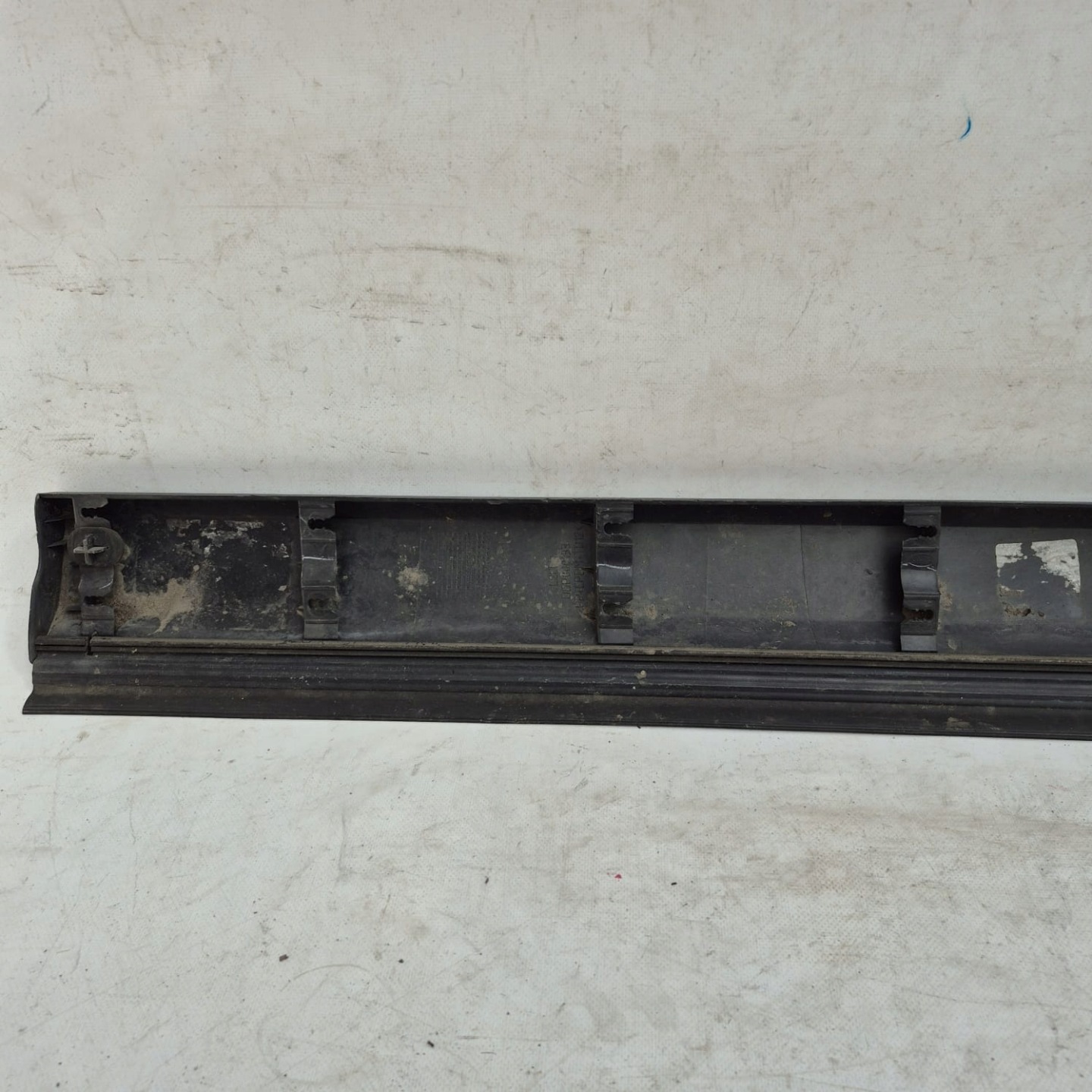 LAND ROVER DISCOVERY III 3 04-09 moulding cap door left front