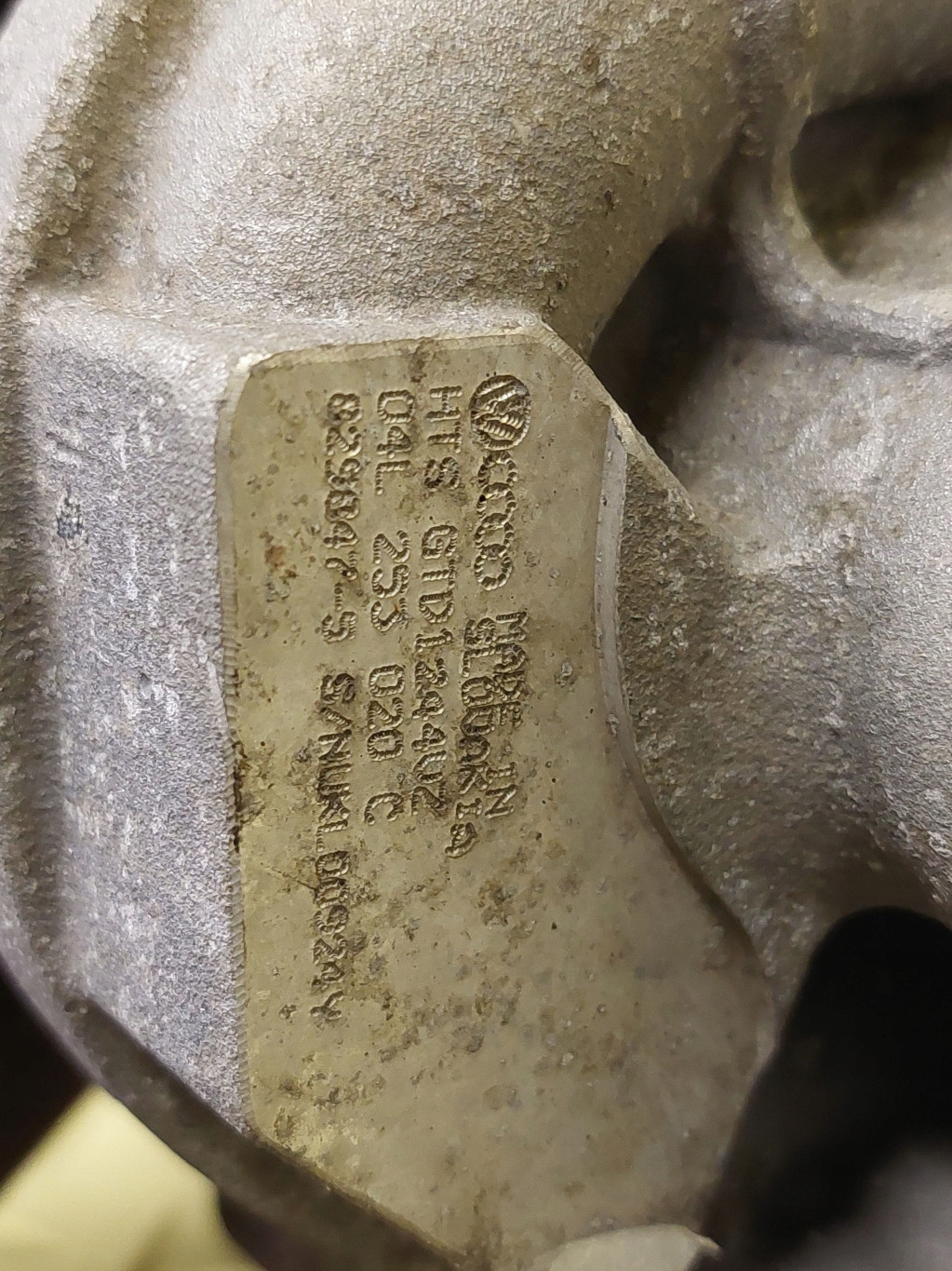 SKODA RAPID II 1.6 TDI TURBO compressor 04L253020C