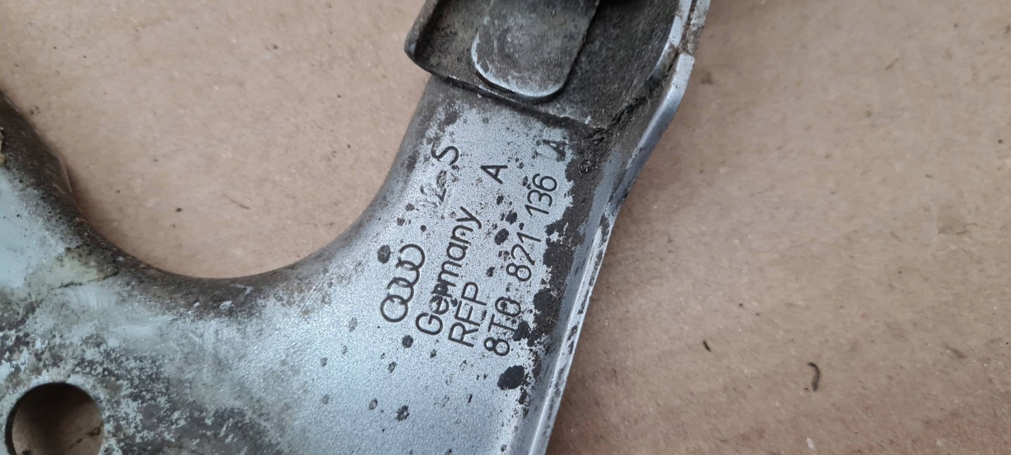 A5 8T S5 Poignée Support plaque Aile Droite Avant LX7W 8T0821136A