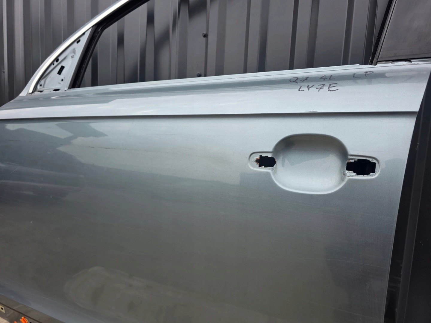 door left front AUDI Q7 4L LY7E 2005-2015 !!!