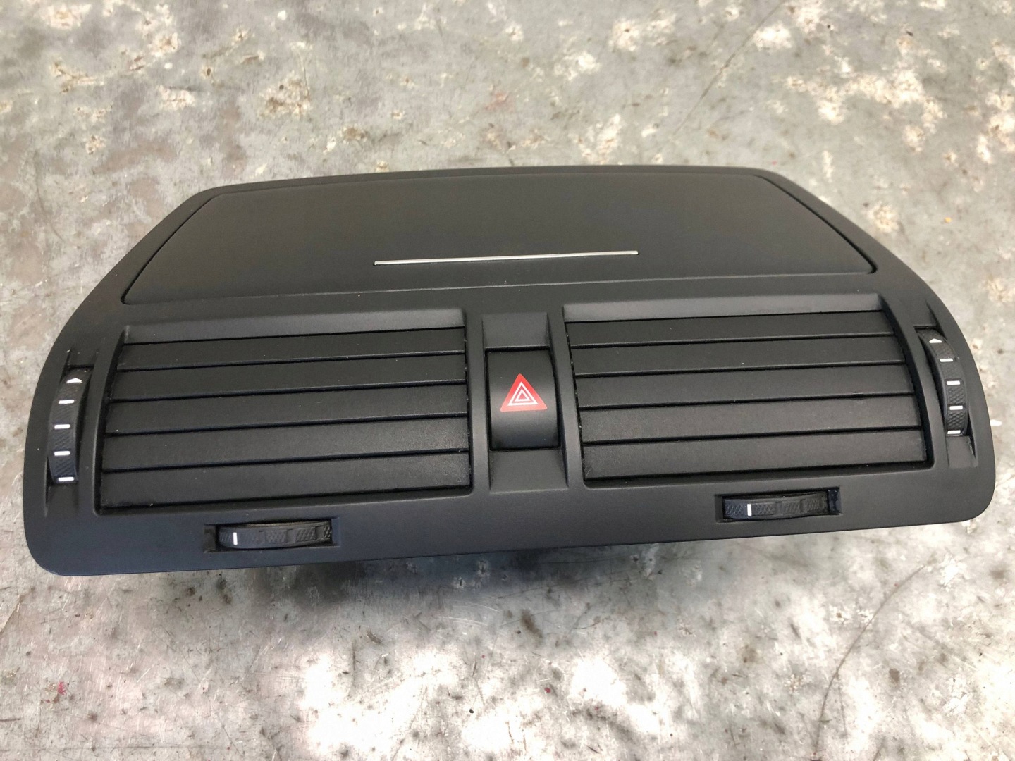 grid air conditioning devices central passenger compartment SKODA OCTAVIA MK2 1Z0820951