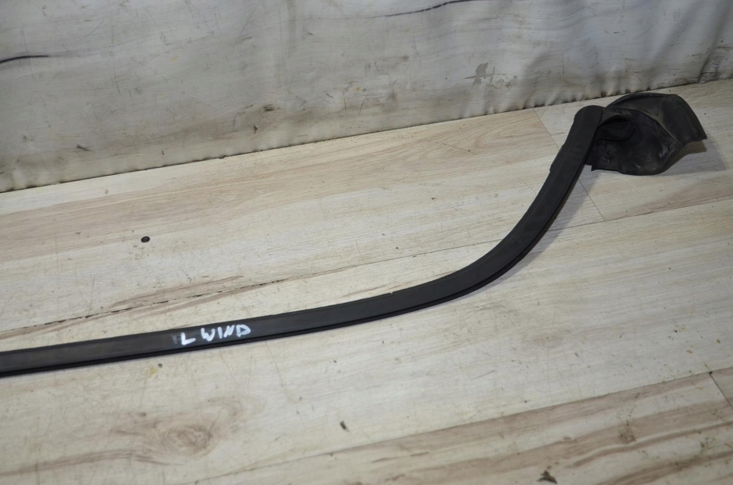 gasket windows door left Renault Wind 2010r.