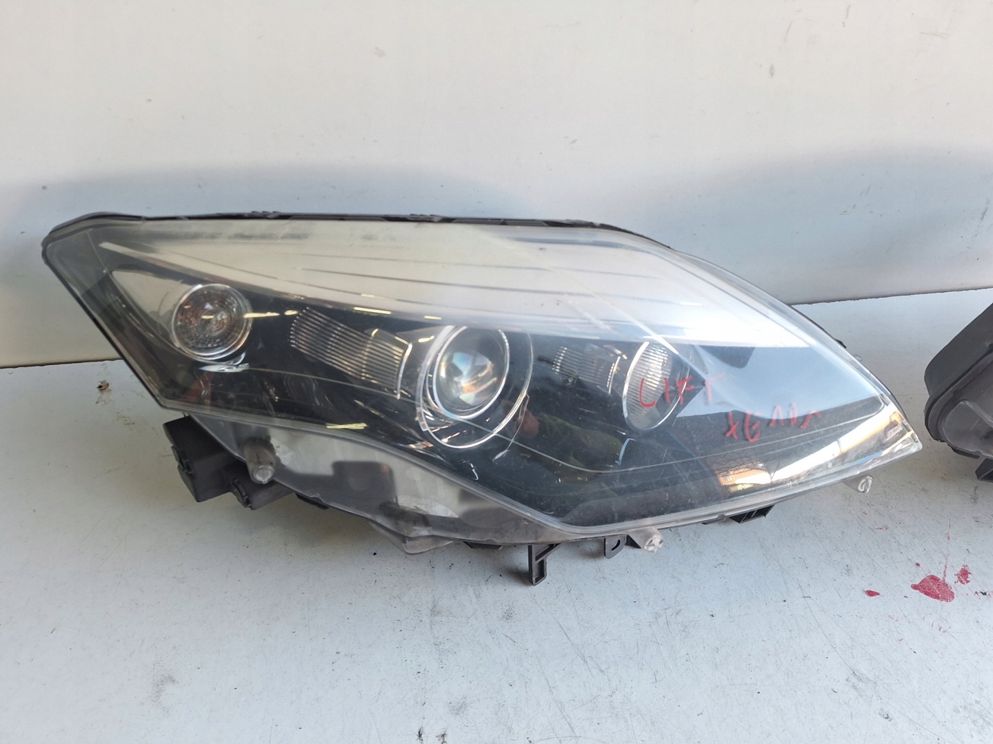 RENAULT LAGUNA III LIFT 11-14 light left XENON UK