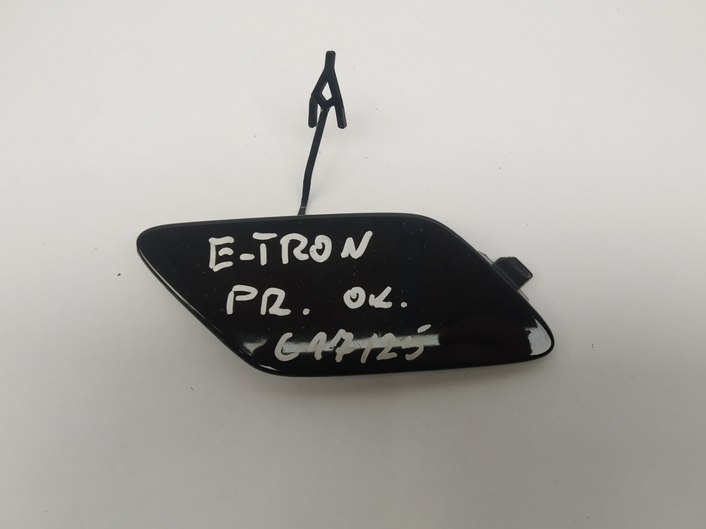 2018r + Audi E Tron towing hook cap w bumper front original 4KE807241