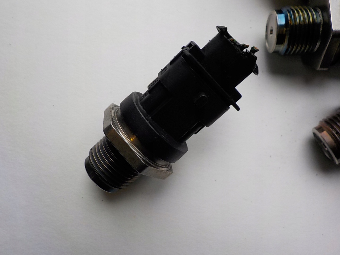 VOLVO V70 2.4 D5 Capteur Pression Carburant 0281002707