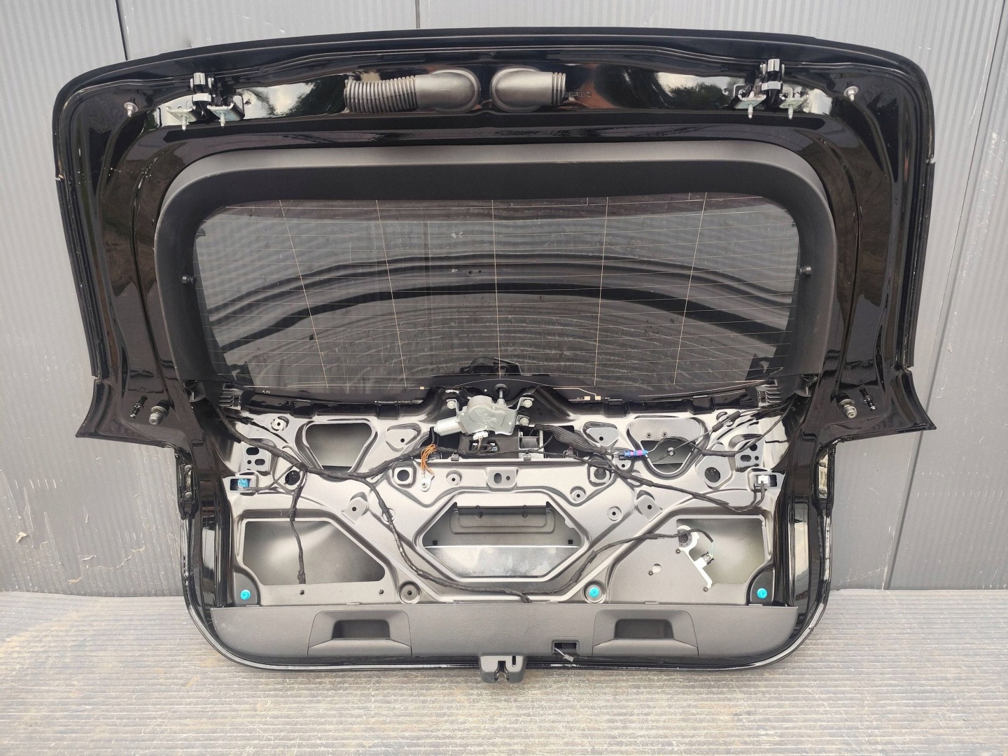 MERCEDES GLA 247 boot doors complete DEMONTAZ