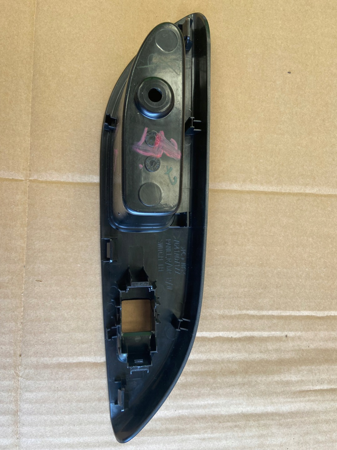 MITSUBISHI L200 PANEL LODKA PRZELACZNIKA left rear part