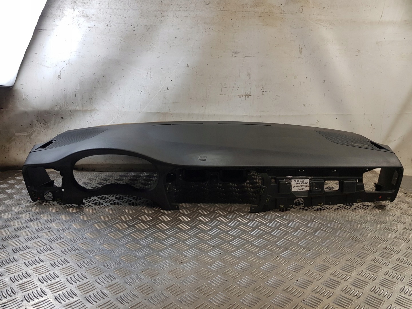 dashboard instrument panel cockpit 96743879ZD PEUGEOT 301 sedan 18R