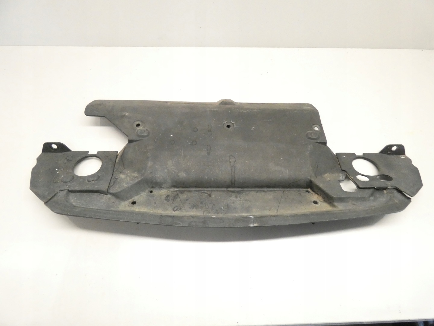 kryt chladiče stěny předního BMW E36 81359479