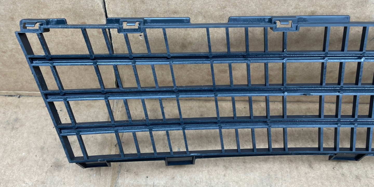 RENAULT CLIO 3 III RS grid of a bumper front central 2006236