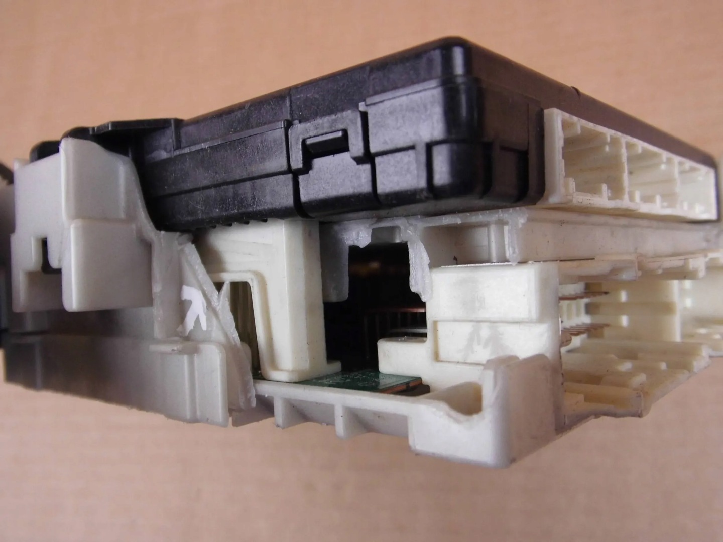 Toyota Prius+ plus module computer control unit komfortu BSI 89221-47540