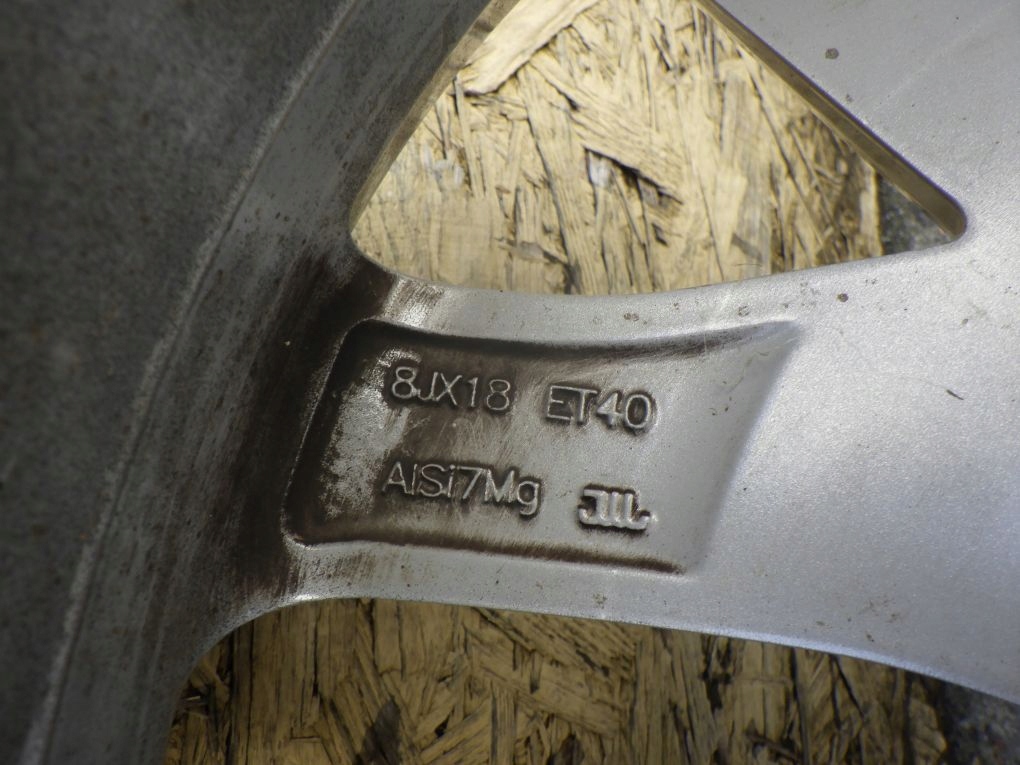 SEAT CUPRA 5FF 8x18 ET40 5x112 disk hliníkový