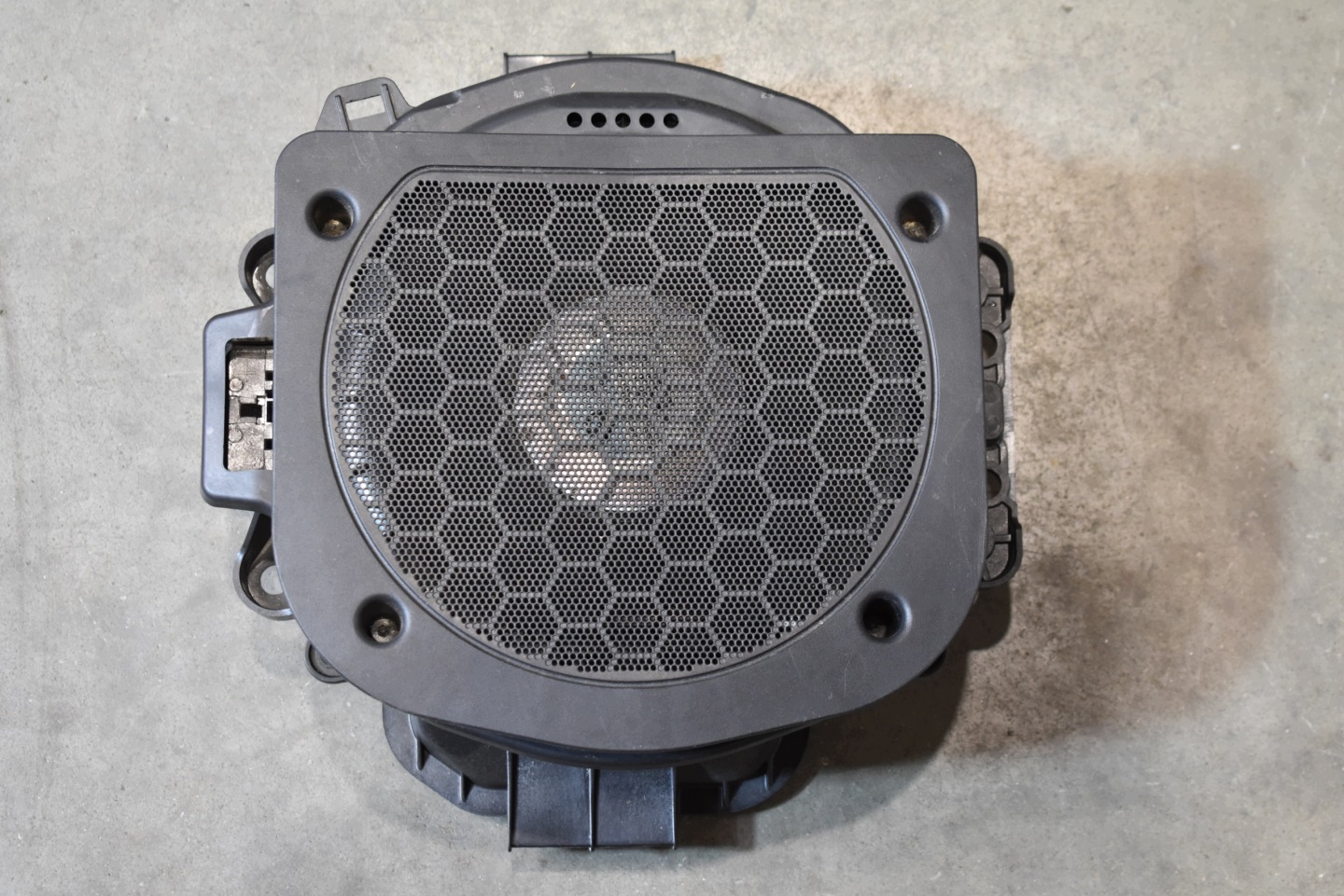 IDEALNY speaker NISKOTONOWY +cover grid BMW X7 G07 1
