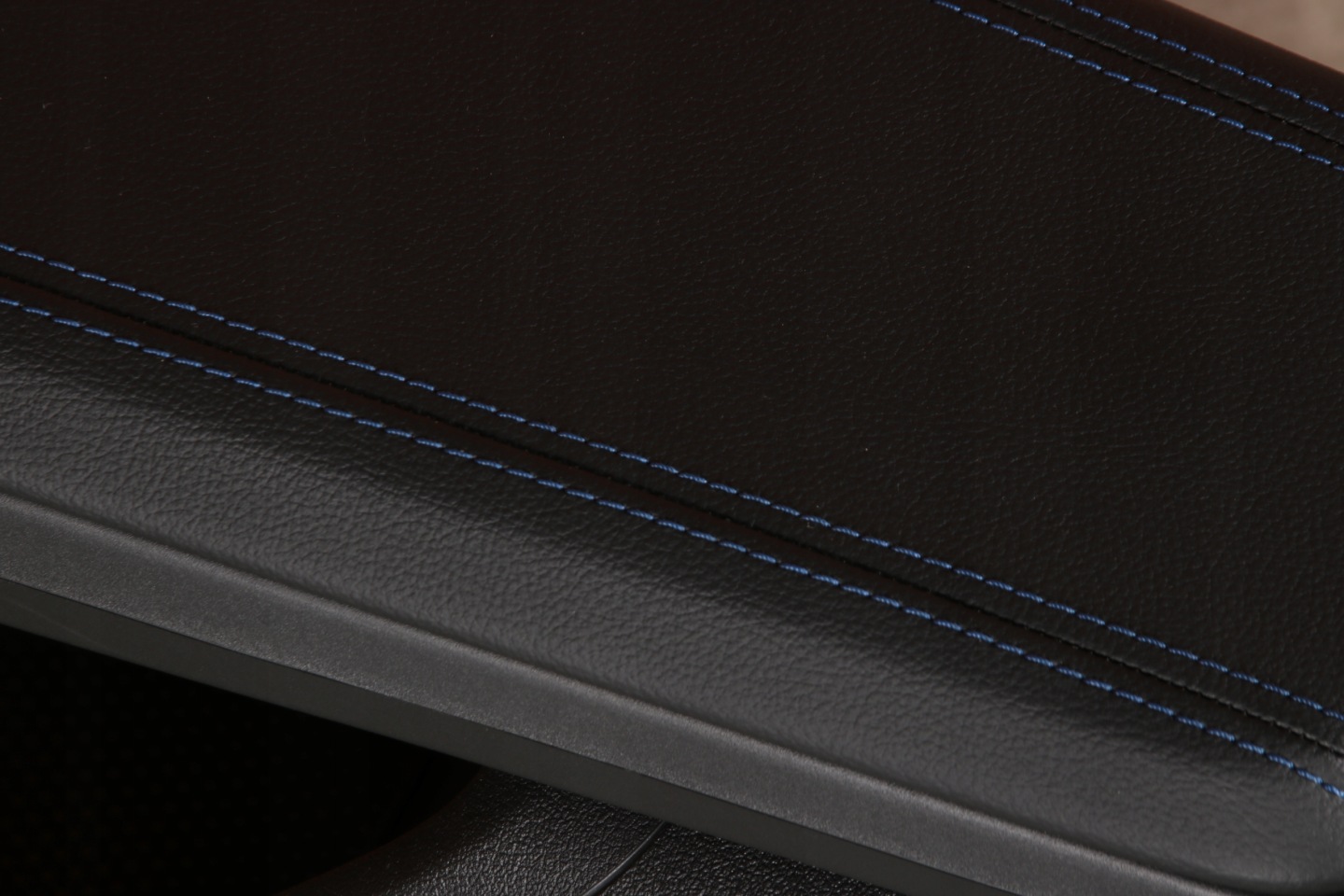 BMW U06 X1 U11 TUNEL central console armrest blue NIC ANGLIK