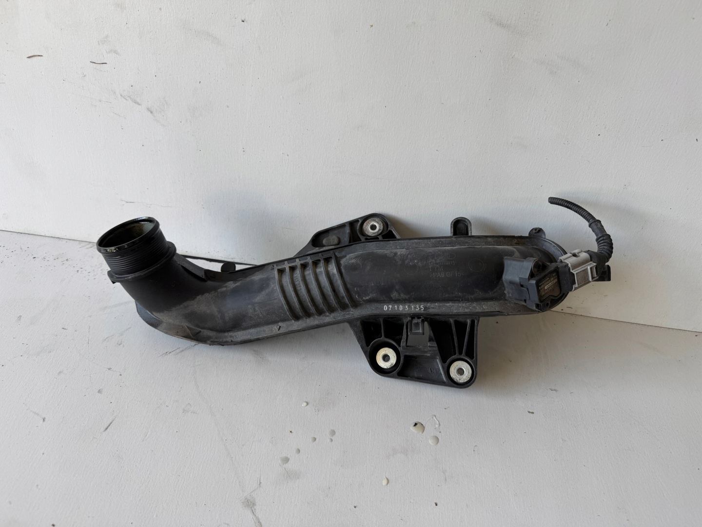 AUDI A4 B8 A5 trouba hadice intercoolera 8K0145673AE