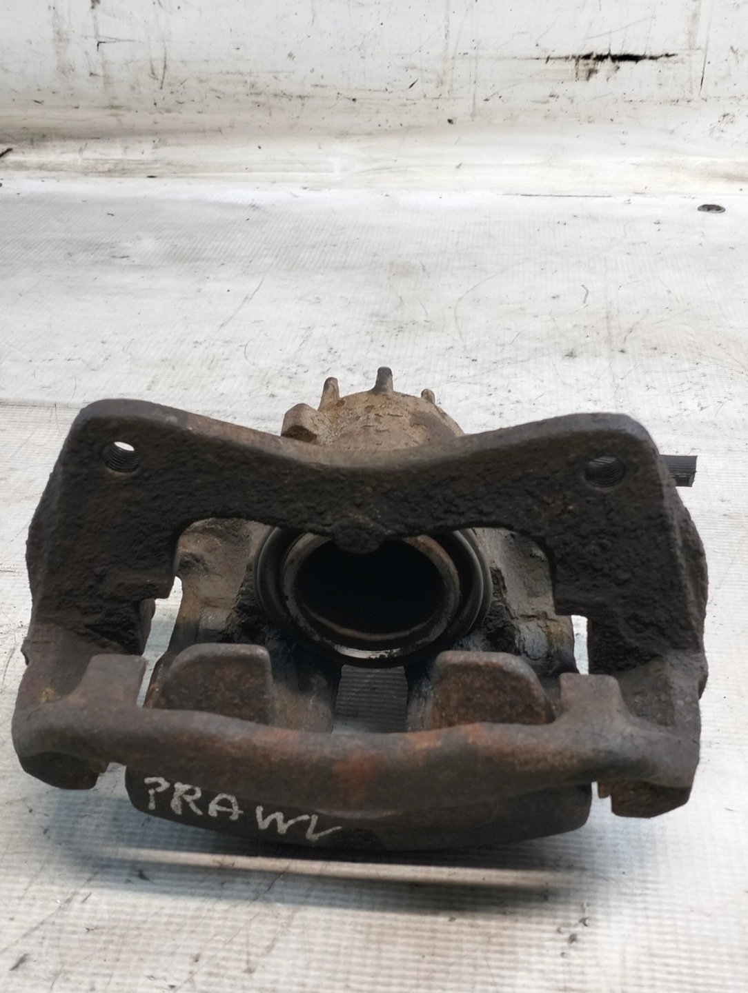 VOLVO V40 1.8 77KW 1999r caliper right front