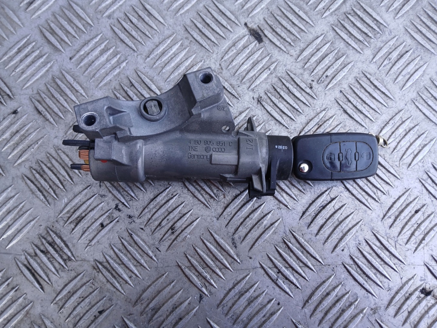 VW Golf IV Fabia ignition key 4B0905851C