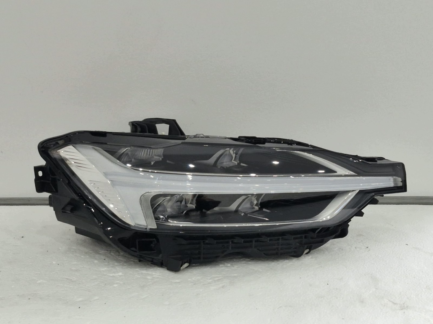 light right Volvo XC60 II FULL LED