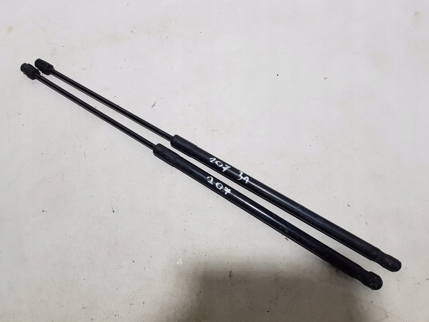 MERCEDES W207 SILOWNIKI bonnets KOMPLET 2079800564