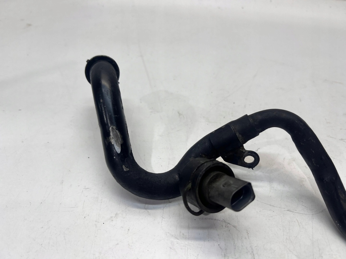 vedení hadice vody AUDI A6 C6 2.7 3.0 059121065AK