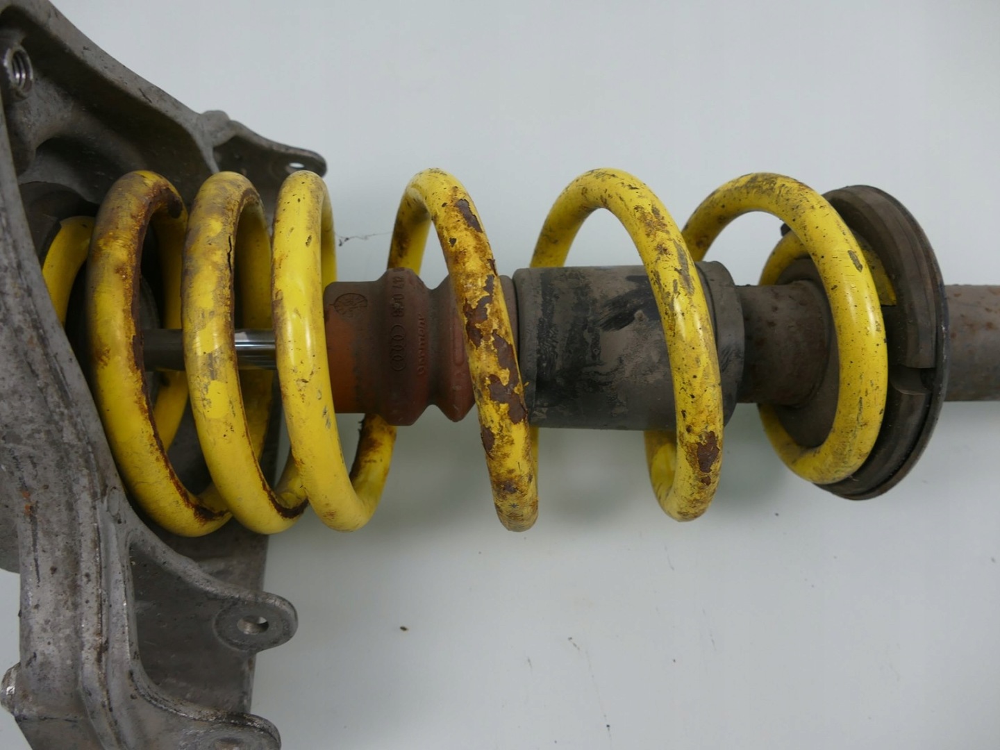 AUDI A6 C6 3.0 TFSI shock absorber left front 4F0413031