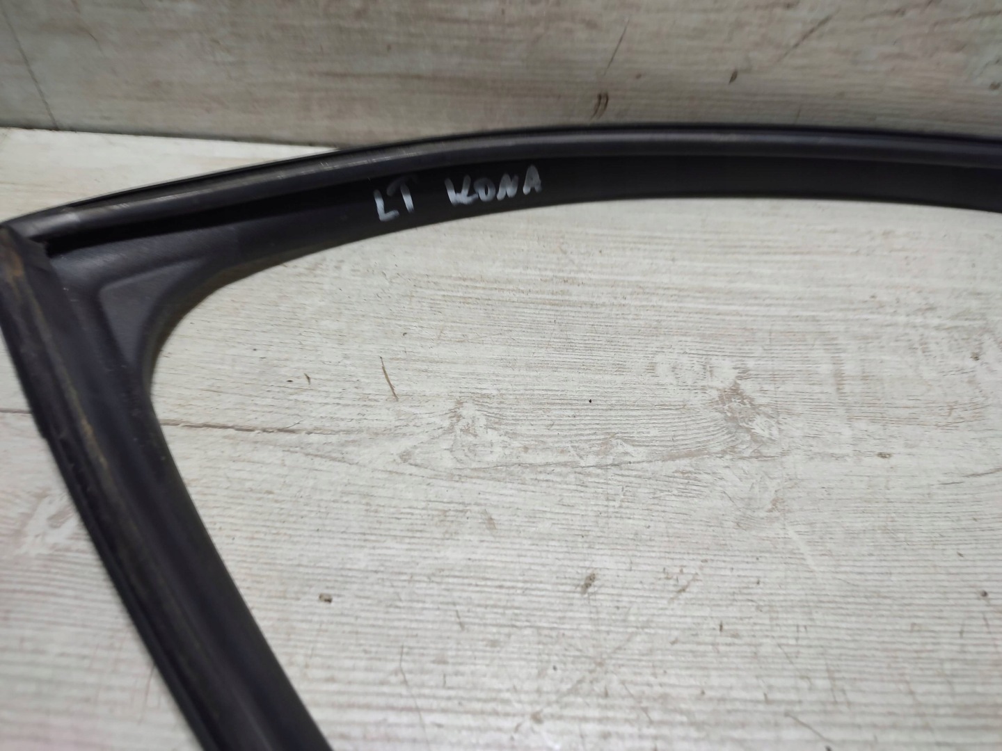 Hyundai Kona and 2018 front left gasket windows door przednich