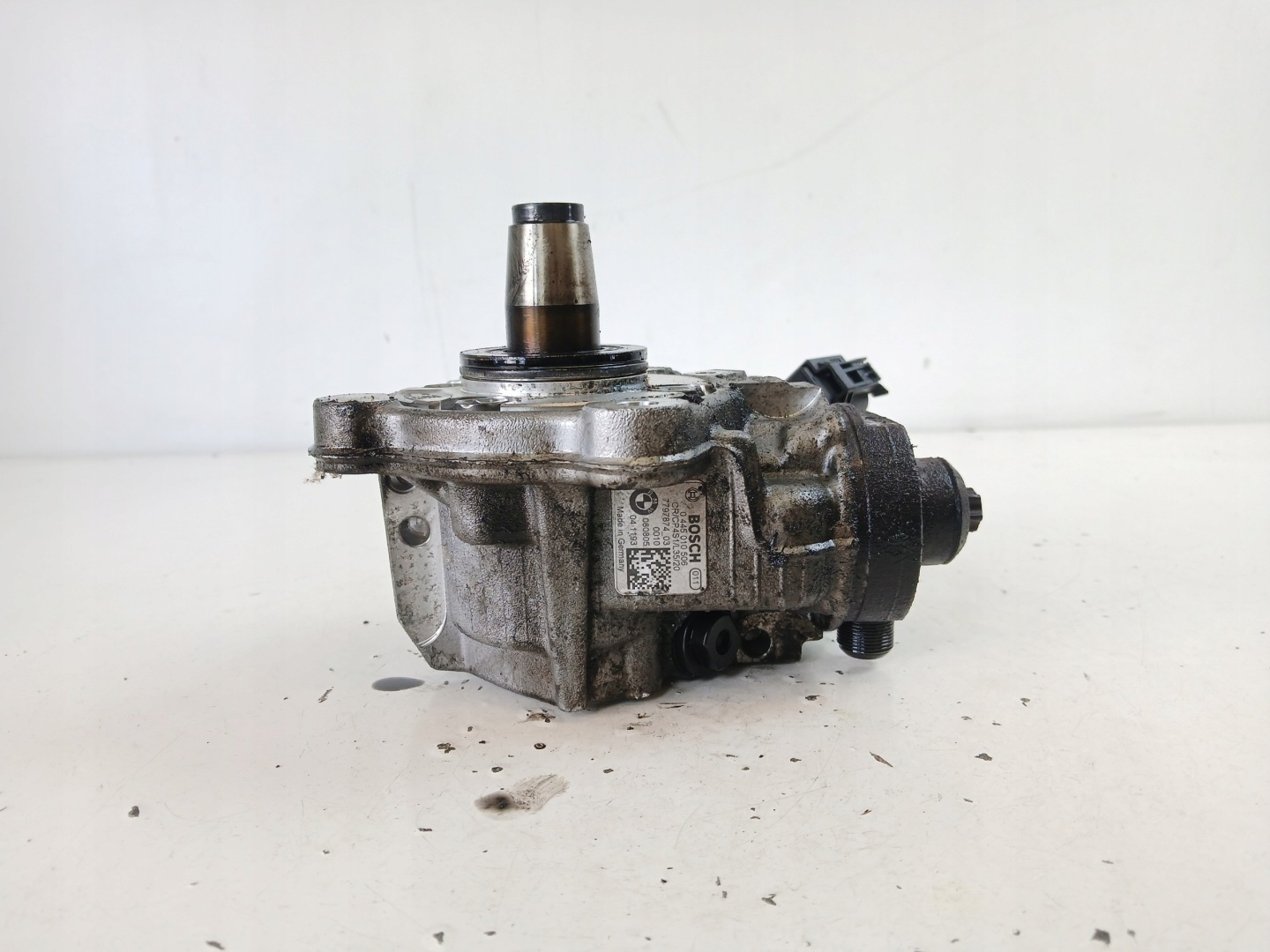 BMW E90 E91 E87 E81 2.0 D pumpa visokog pritiska 7797874