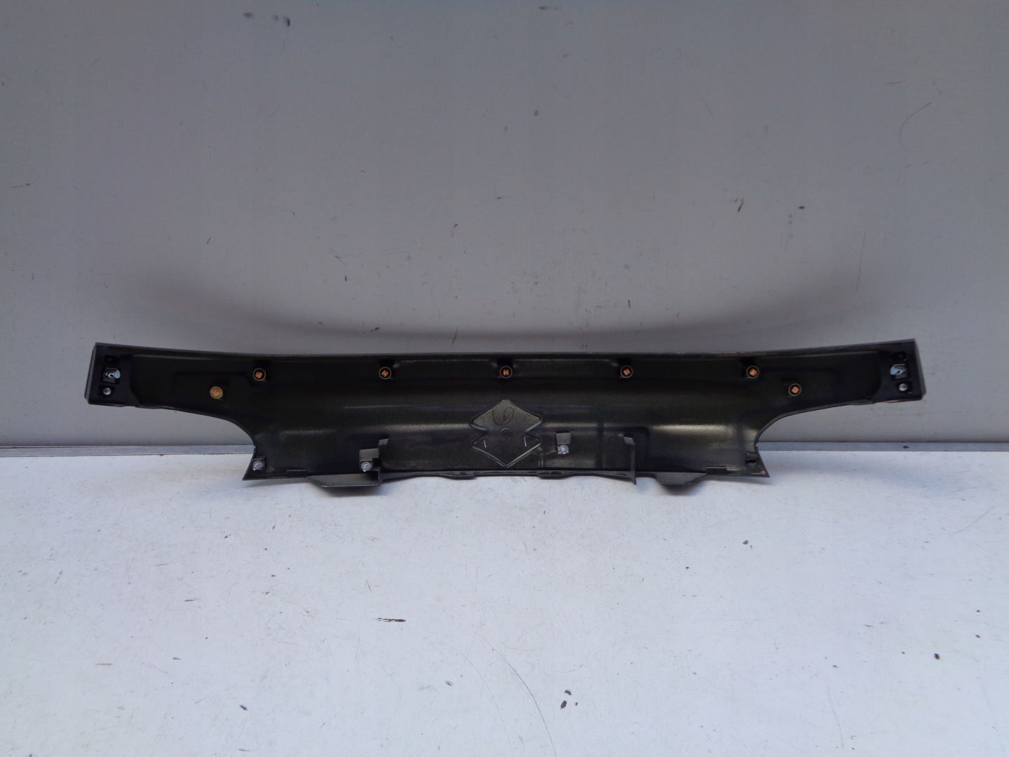 cap moulding bonnet SUZUKI IGNIS III 16
