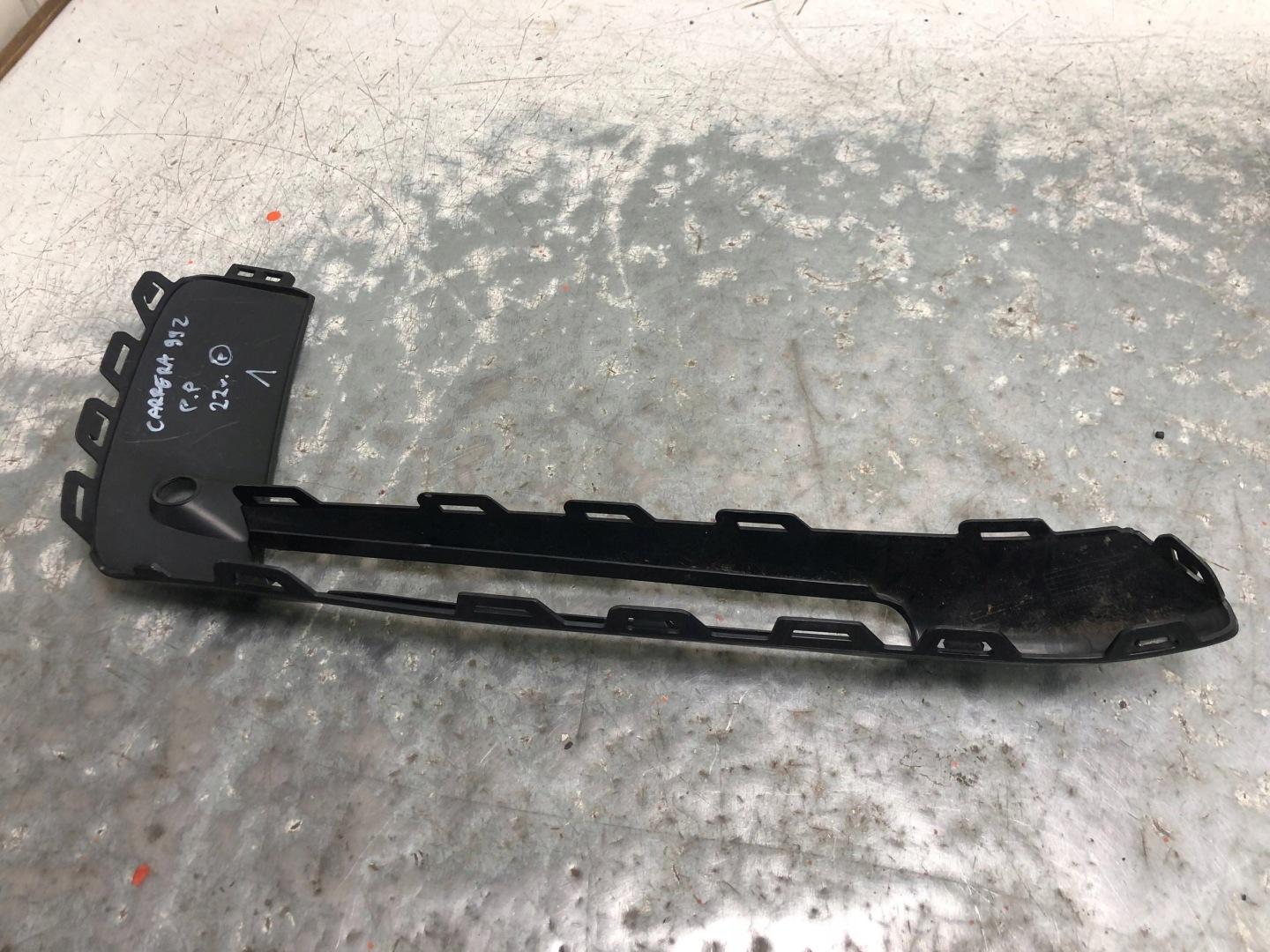 lišta nárazníku pravý předek PORSCHE 992 992807764