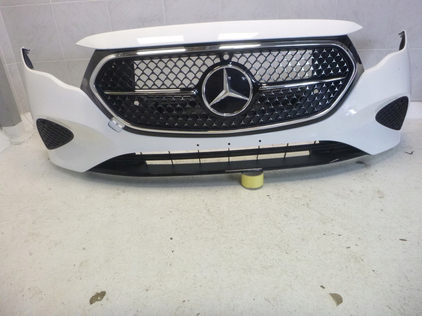 MERCEDES E-KLASA W214 214 AVANTGARDE bumper front front 6XPDC grill
