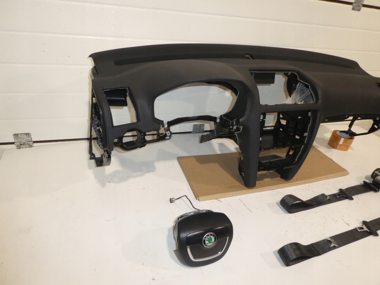 SKODA OCTAVIA II LIFT dashboard console airbag tension belts