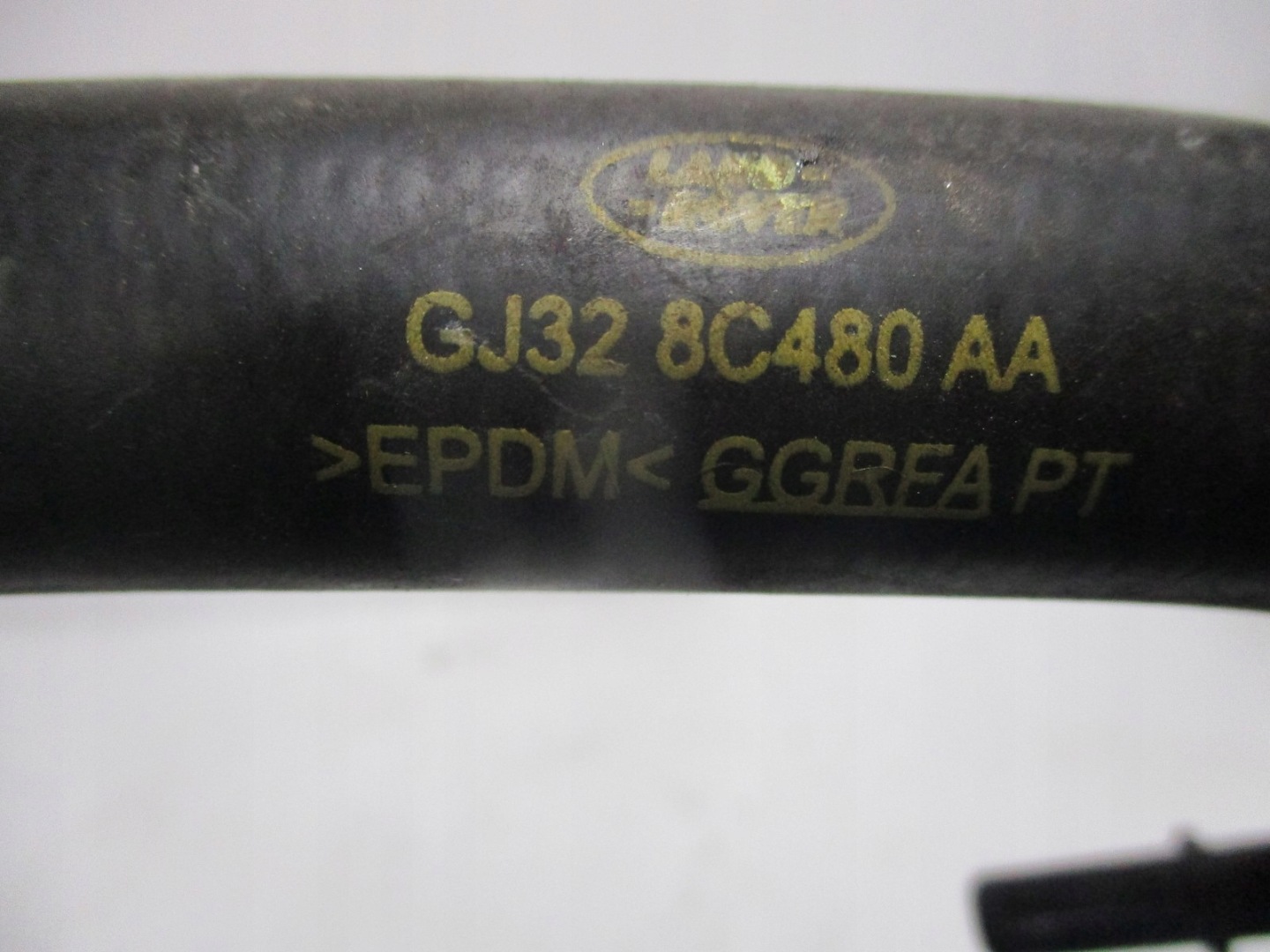 hose pipe LAND ROVER GJ32-8C480-AA