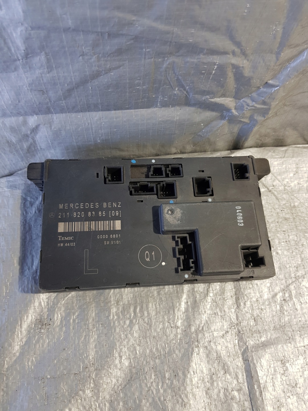 Mercedes-Benz W211 2.2 CDI module door left front OE 2118208385