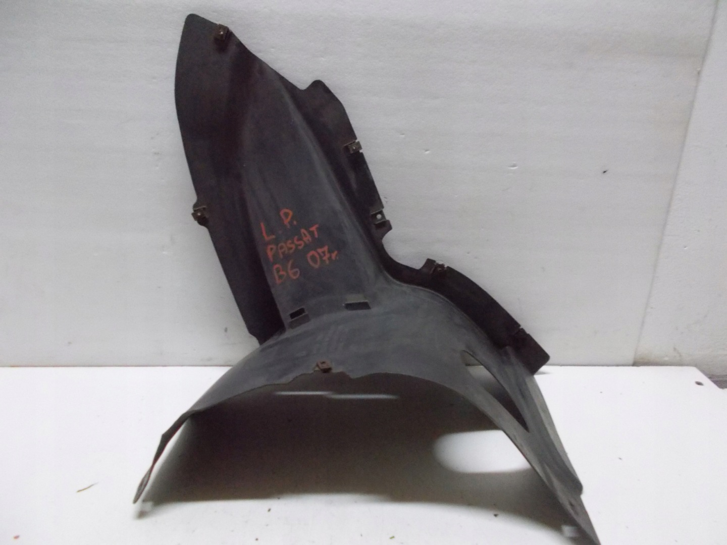 VW PASSAT B6 KOMBI 1.9 TDI 07R mudguard left front 3C0805911