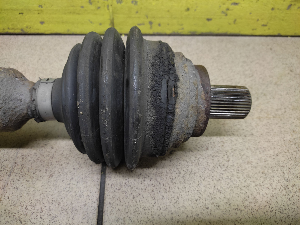 VW TOURAN 1.6 semi-axis NAPEDOWA right