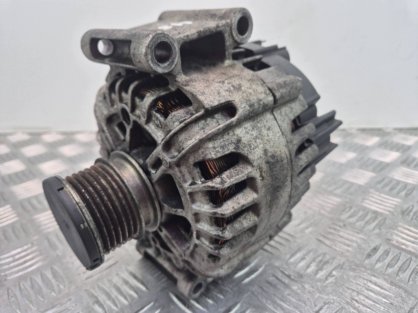 Mercedes C250 CGI W204 Alternator A0009067902
