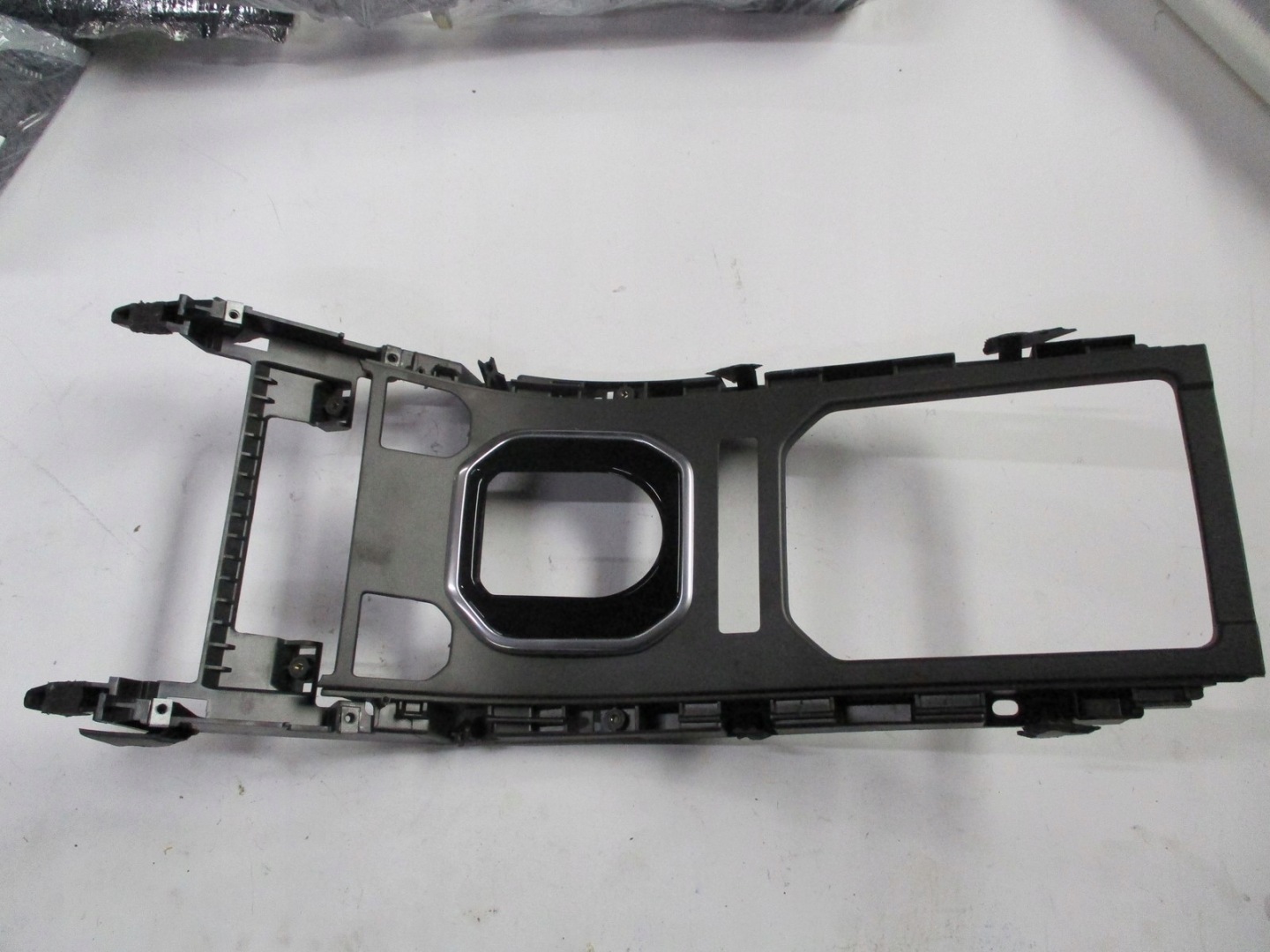 fedél PANEL TUNELU EVOQUE BJ32-045A66-AAW