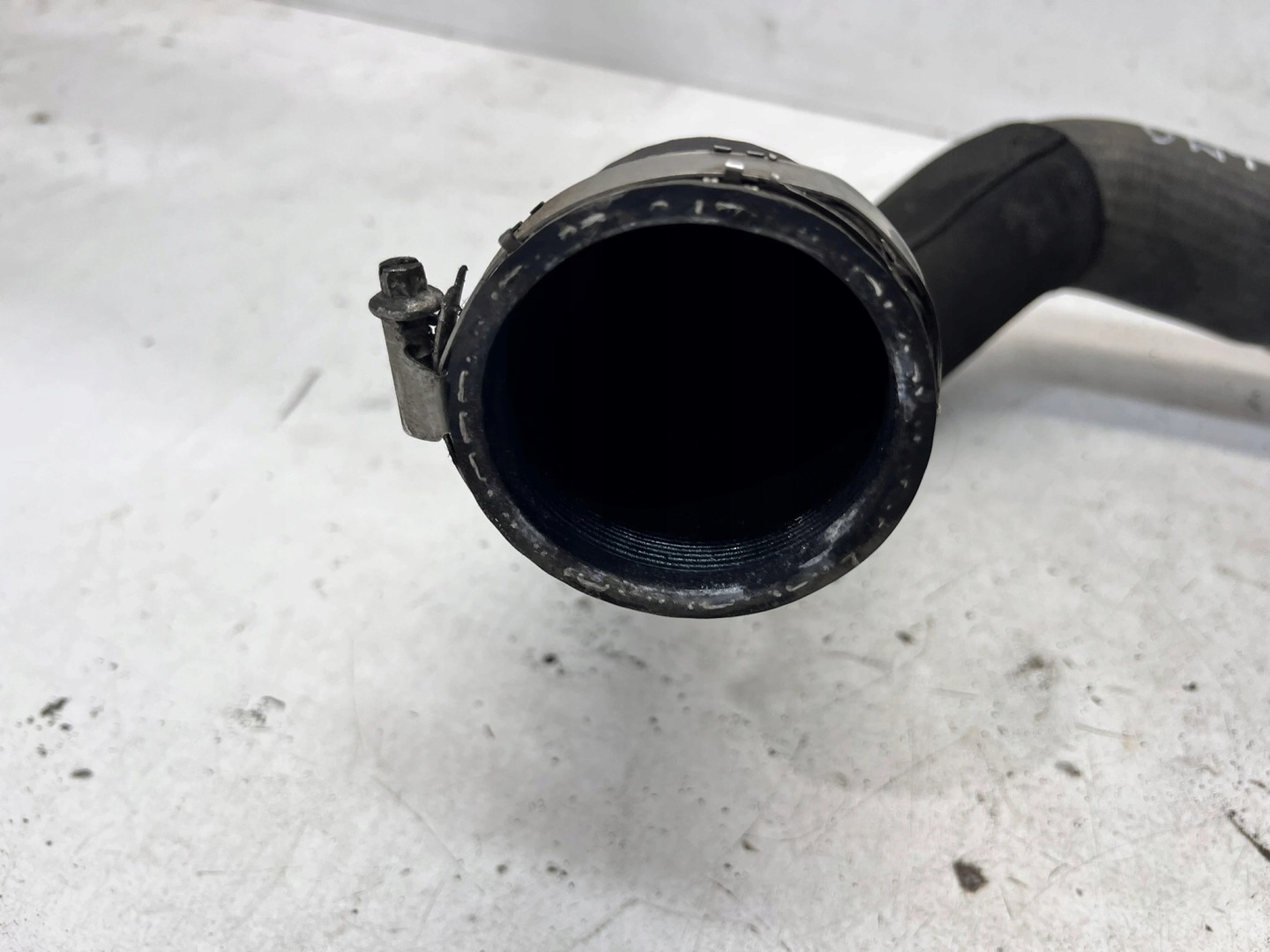 trouba hadice intercoolera AUDI Q7 4M 4M0145683A 4M0145737M
