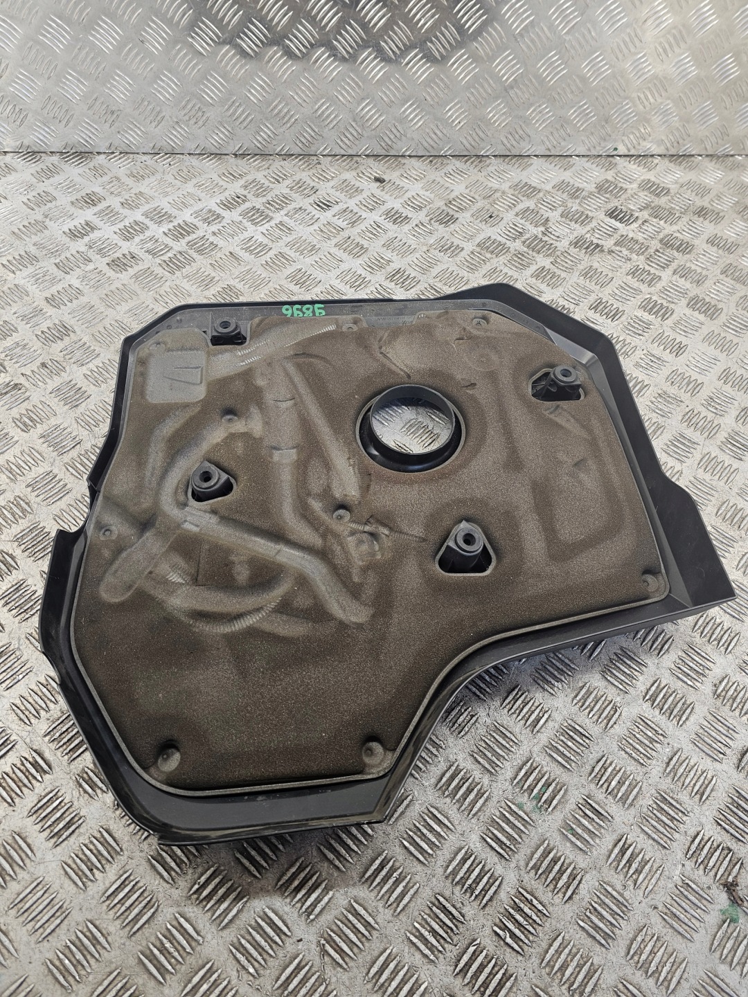 cover upper of the engine BMW G30 G31 8657035 EDRIVE