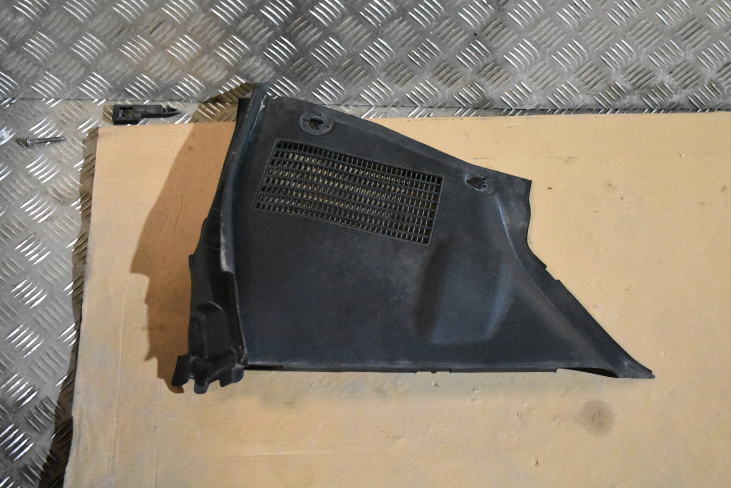 IDEALNE torpedo left MERCEDES W206 1
