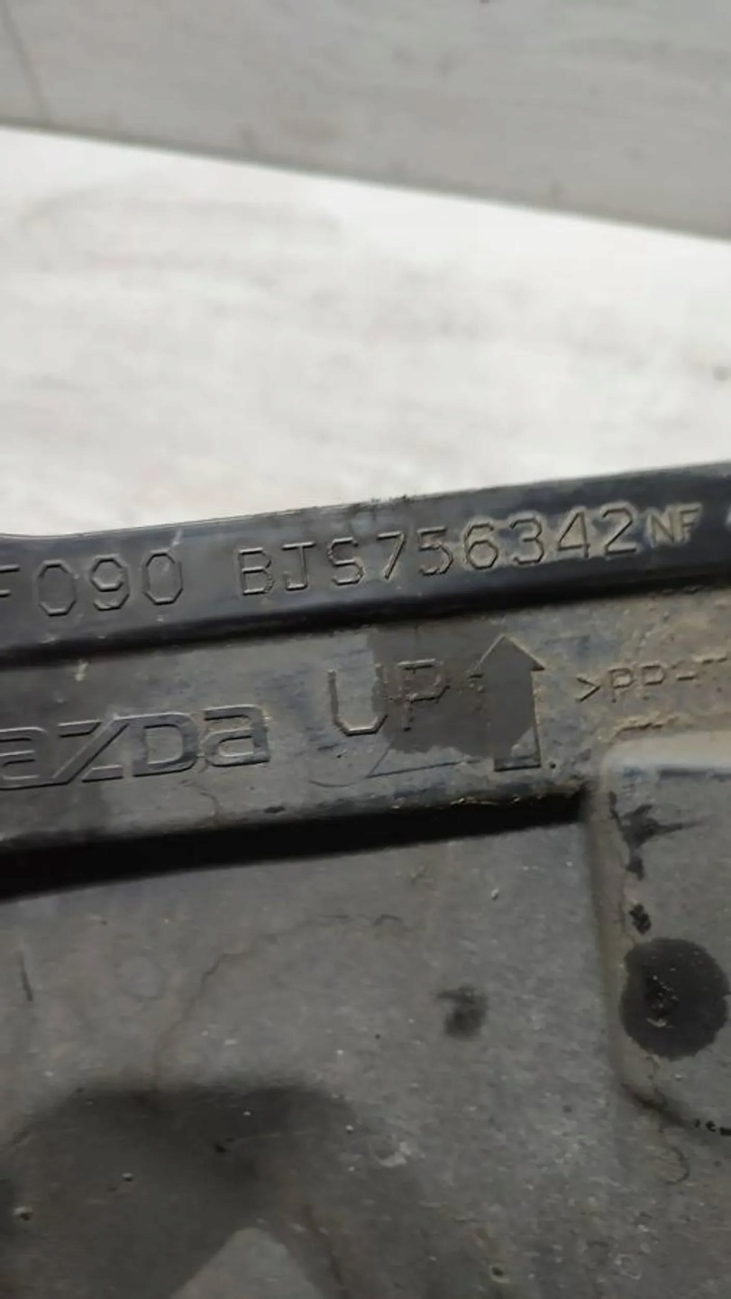 Mazda 3 III BM 17r kryt slinika levá předek