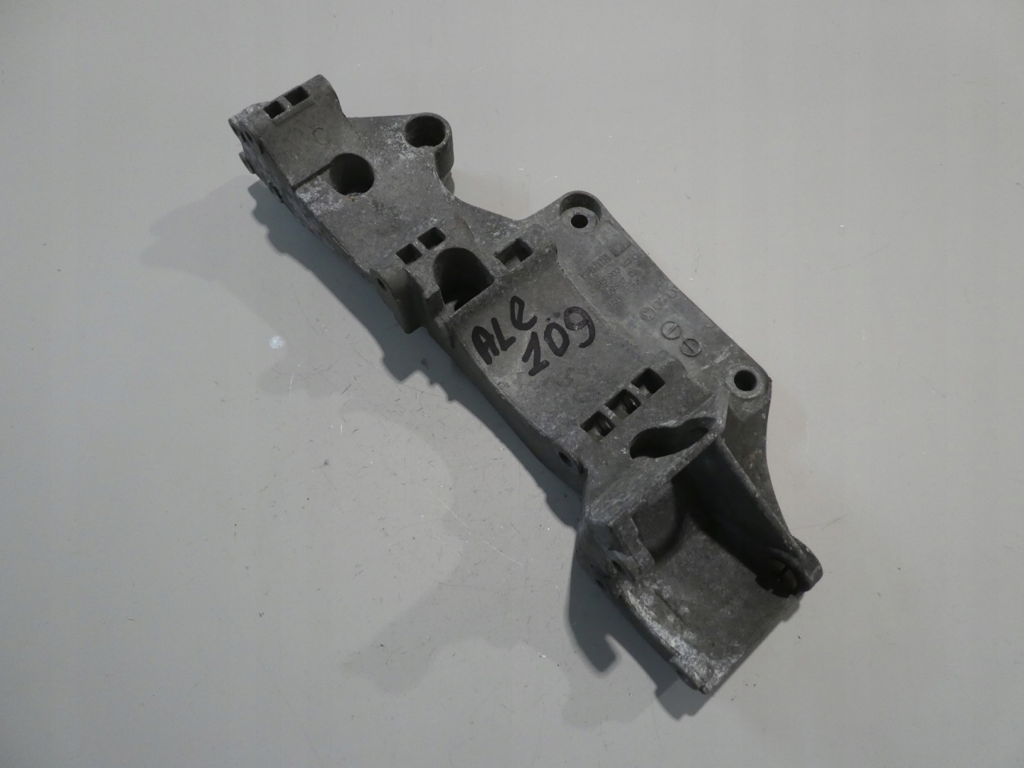supporto alternatore 045903143C VW SEAT SKODA 1,9TDI