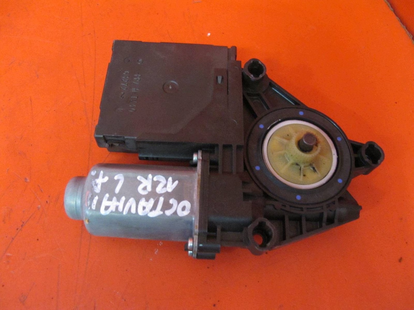 SKODA OCTAVIA 1Z 2 II SEAT AUDI VW mini motor windows left front 5K0959793