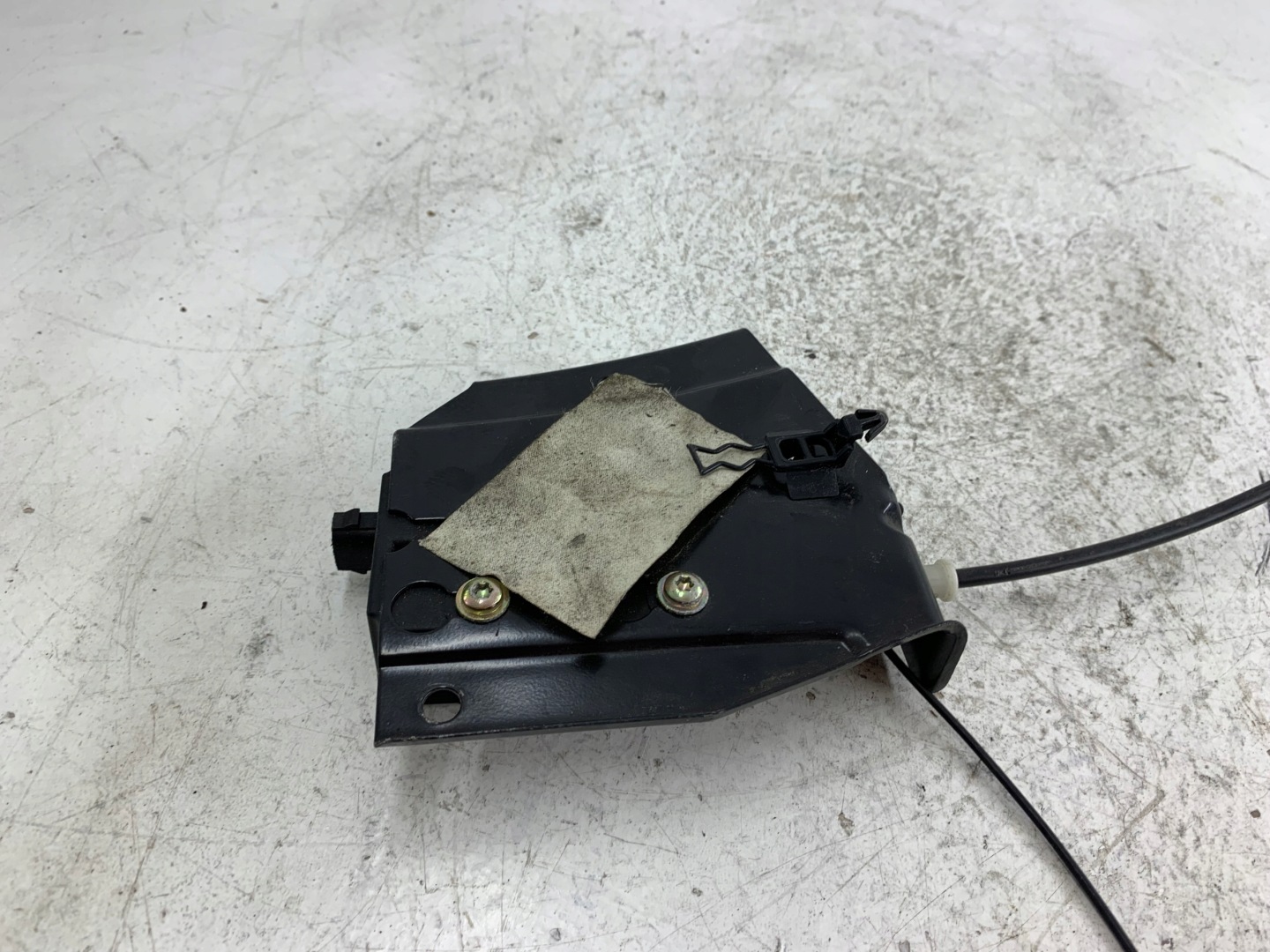 BMW E39 amortizer vratašca rezervoara goriva 8352168