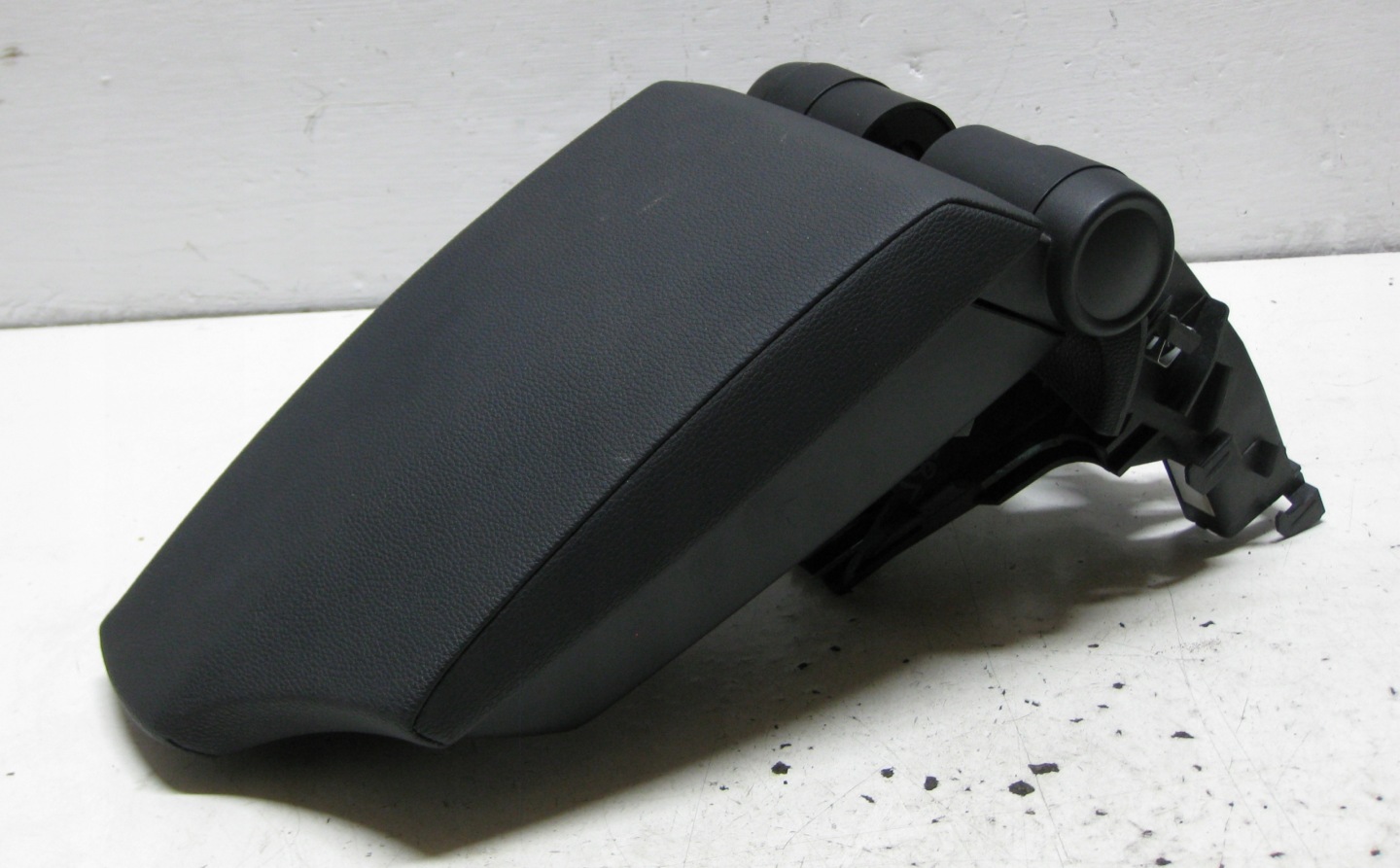 BMW E87 2.0 e 08R bracciolo 9110501